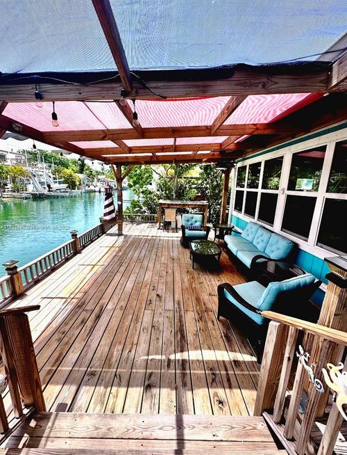 715 Caribbean Dr E, Summerland Key, FL, 33042-4842 | Card Image