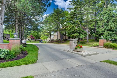 4-493 Beechwood Dr, Waterloo, ON, N2T1H8 | Card Image