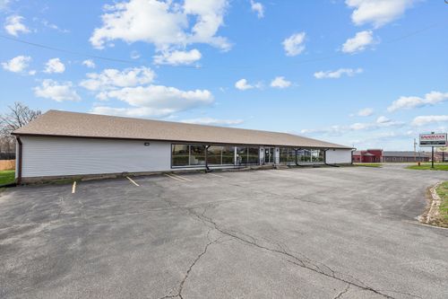 b-1323 11th St, De Witt, IA, 52742-1223 | Card Image