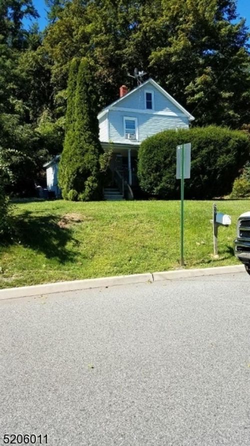 27 Reeve Ave, Bloomingdale, NJ, 07403-1618 | Card Image