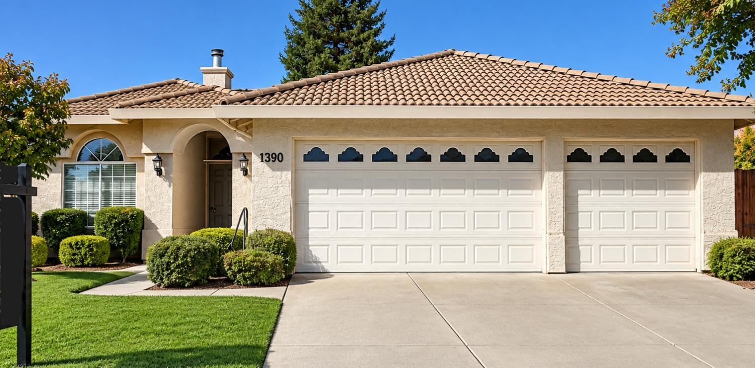 1390 Ranch House St, For Sale in Oakdale - eXp Realty
