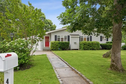 41 Homewood Dr, Hampton Bays, NY, 11946-3730 | Card Image