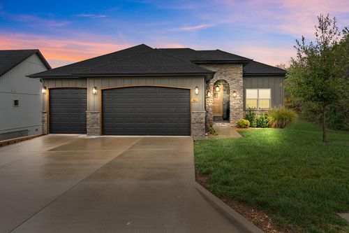 811 E Rainey St, Ozark, MO, 65721-9084 | Card Image