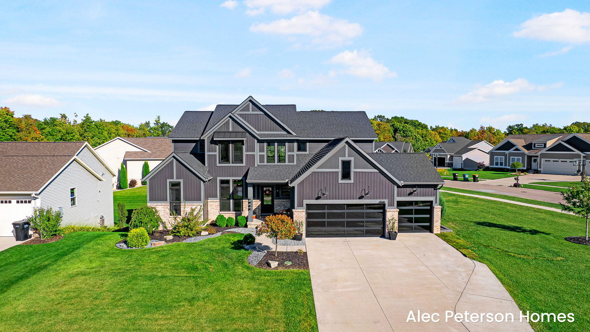 Golden Oak Dr, Jenison, MI 49428