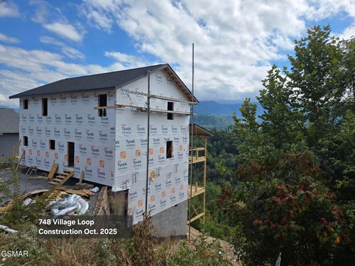748 Village Loop Rd, Gatlinburg, TN, 37738-4317 | Card Image
