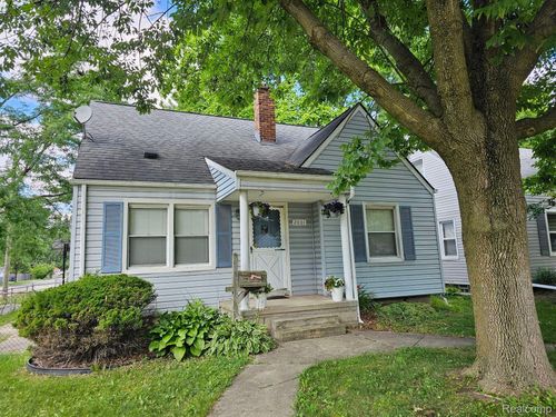 2001 Dallas Ave, Royal Oak, MI, 48067-3520 | Card Image