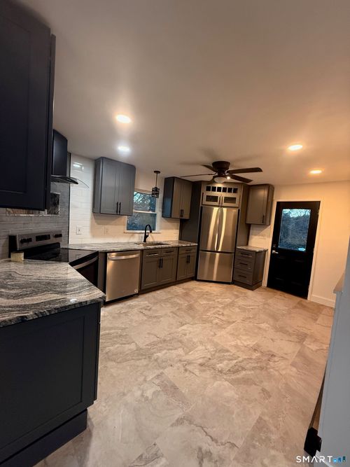 8 Eddy Ct, Oakdale, CT, 06370-1012 | Card Image