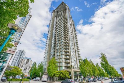 2208 - 2980 Atlantic Ave, Condo with 1 bedrooms, 1 bathrooms and 1 parking in Coquitlam BC | Image 1