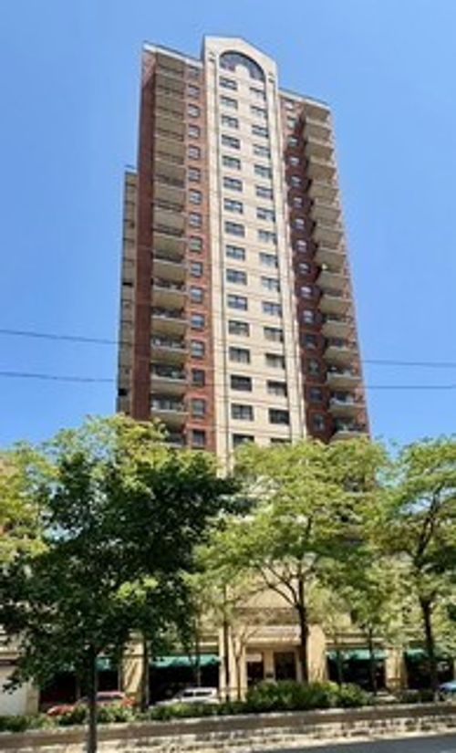 4b-1529 S State St, Chicago, IL, 60605-3011 | Card Image