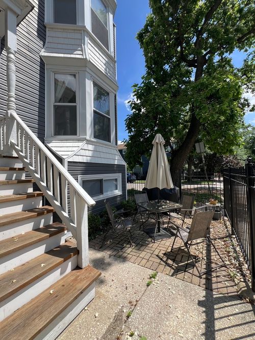 2-3301 N Oakley Ave, Chicago, IL, 60618-6207 | Card Image