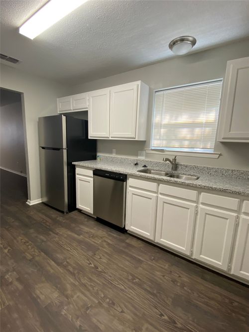 c-1302 Berry Dr, Cleburne, TX, 76033-6946 | Card Image