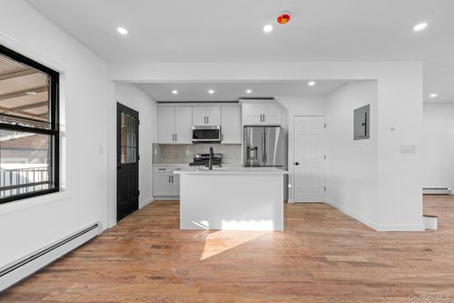 114 201st St, Saint Albans, NY, 11412-2811 | Card Image