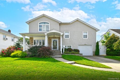 3730 Bernard Dr, Wantagh, NY, 11793-1650 | Card Image