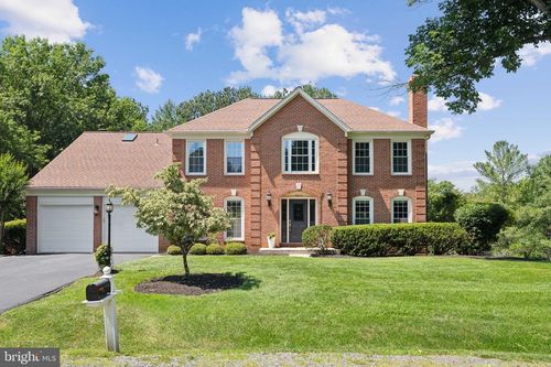 9802 Days Farm Dr, VIENNA, VA, 22182-7305 | Card Image