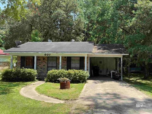 607 W Lee St, Chickasaw, AL, 36611-1631 | Card Image
