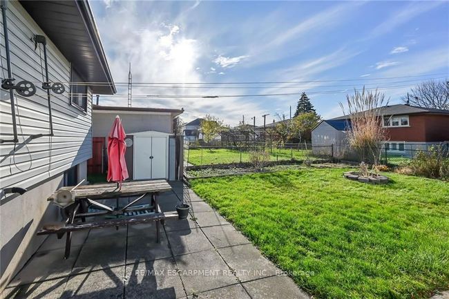 135 Nash Rd N, House other with 3 bedrooms, 2 bathrooms and 5 parking in Hamilton ON | Image 35