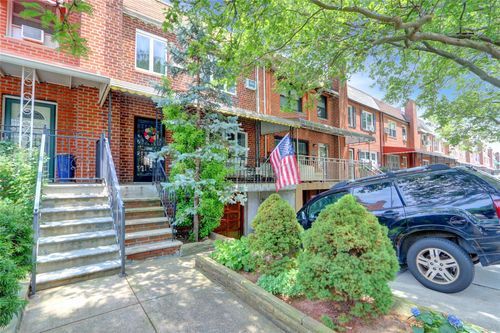 25 76th St, East Elmhurst, NY, 11370-1425 | Card Image