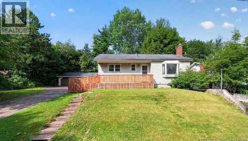 232 Leslie St, Moncton, NB, E1C6M9 | Card Image