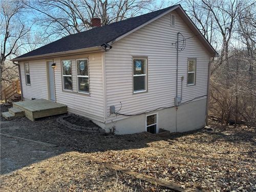 906 Riverview Dr, Saint Joseph, MO, 64503-3528 | Card Image