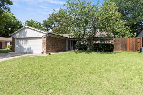 719 Matthews Ct, Arlington, TX, 76012-4538 | Card Image