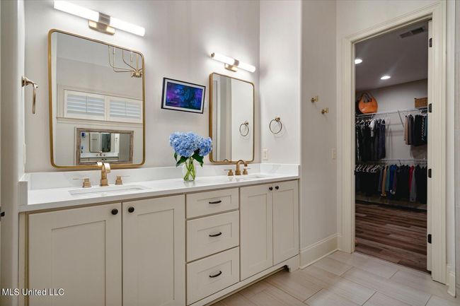 Primary Bathroom | Image 21