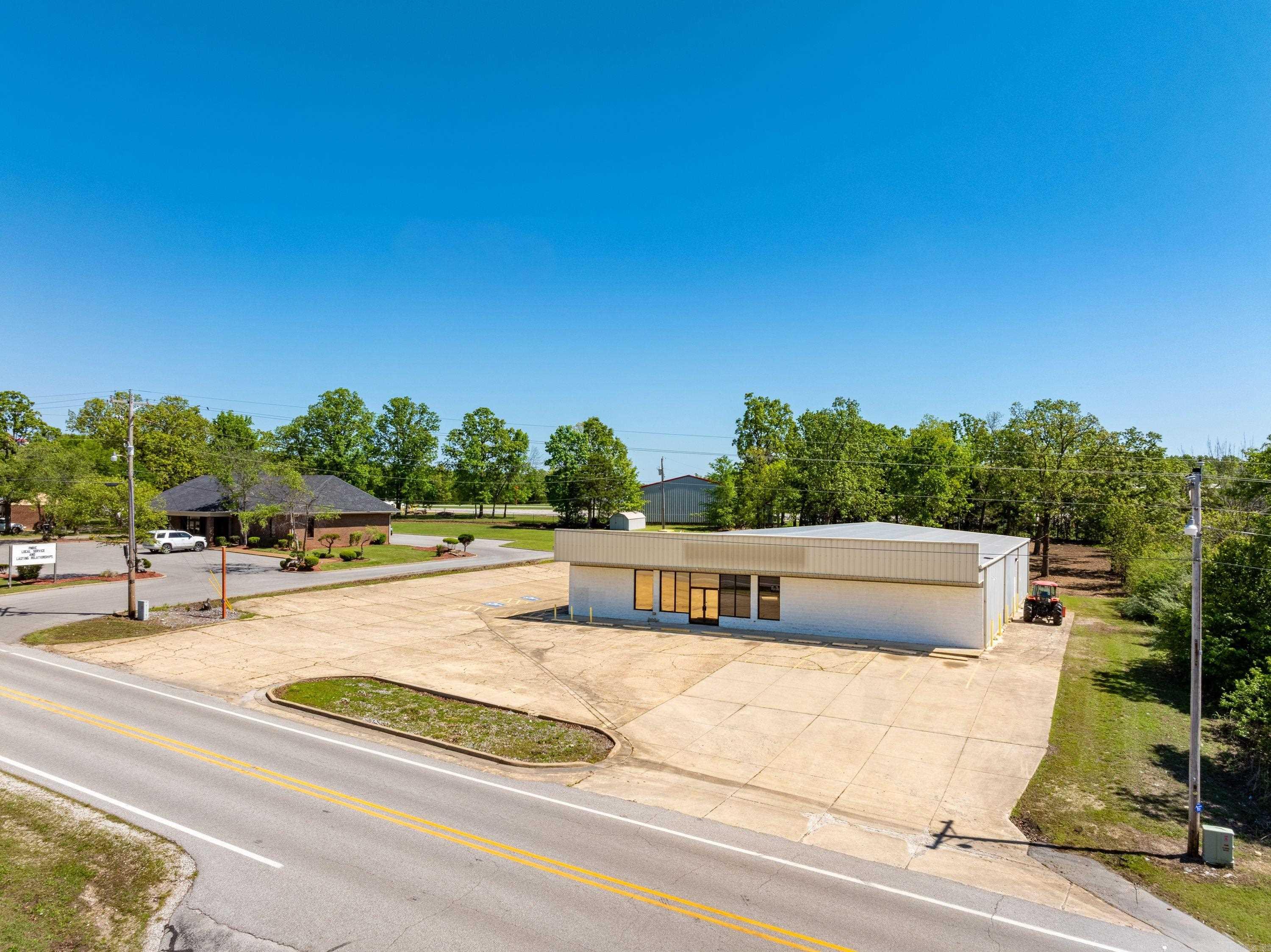 327 S Bend Dr, Horseshoe Bend, AR 72512