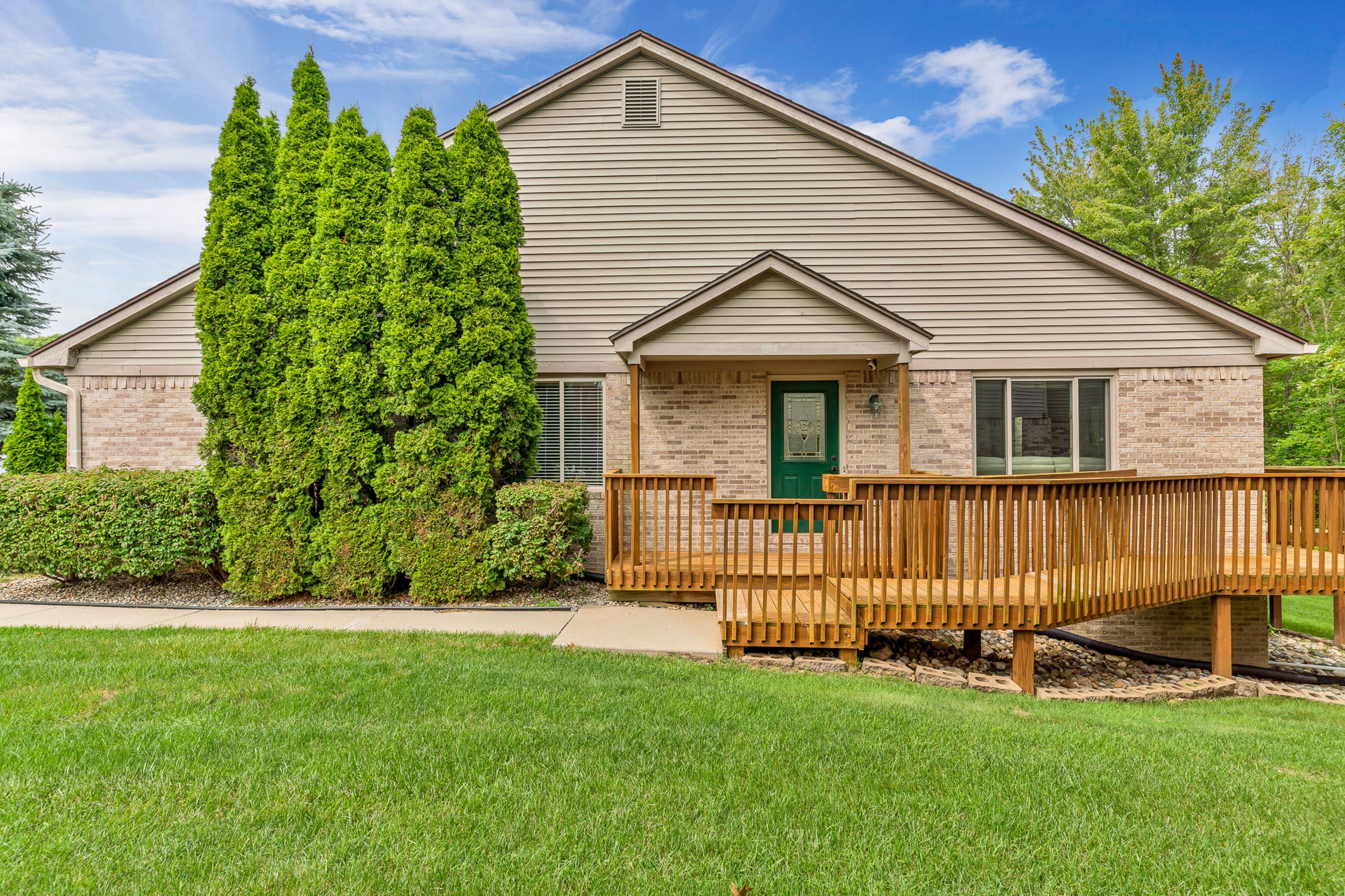 Old Leake Ct, Holly, MI 48442