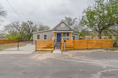324 Bargas St, San Antonio, TX, 78210-2506 | Card Image