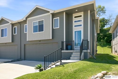 408 N Allen St, Bennington, NE, 68007-5051 | Card Image