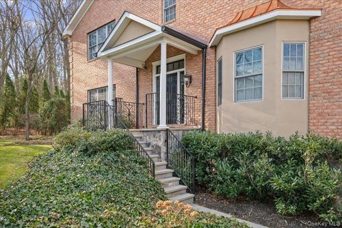 32-32 The Preserve, Woodbury, NY, 11797-1809 | Card Image