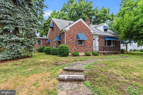 125 W Governor Rd, HERSHEY, PA, 17033-1725 | Card Image