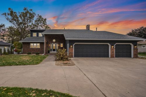 999 Shoreacres Drive, Fairmont, MN, 56031 | Card Image