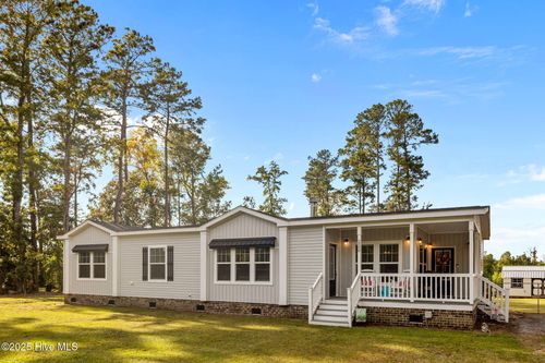 2006 Craft Rd, Walstonburg, NC, 27888-9384 | Card Image