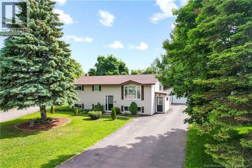 90 Rue Cartier, Shediac, NB, E4P1L3 | Card Image