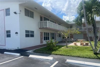 3B - 1300 N 12th Ct, Condo with 2 bedrooms, 1 bathrooms and null parking in Hollywood FL | Image 2