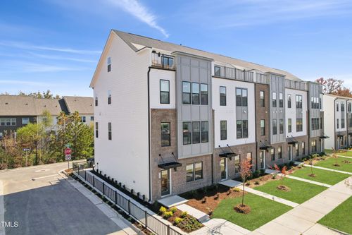 2722 Kempthorne Rd, Cary, NC, 27519 | Card Image