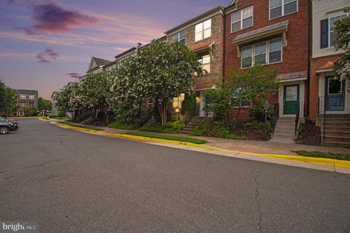 43920 Avenza Ter, CHANTILLY, VA, 20152-6110 | Card Image