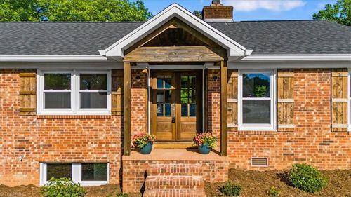 2006 Ledford Rd, Greensboro, NC, 27406-9424 | Card Image