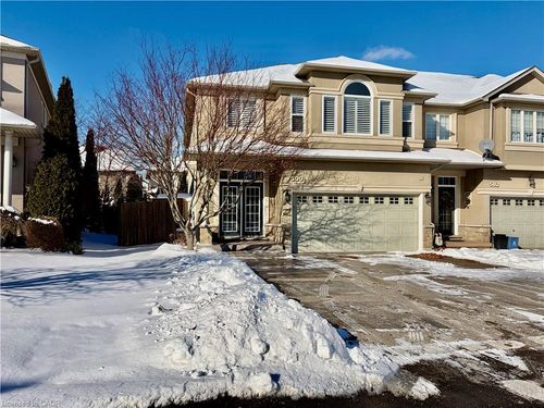 500 Stonehenge Dr, Ancaster, ON, L9K1S7 | Card Image