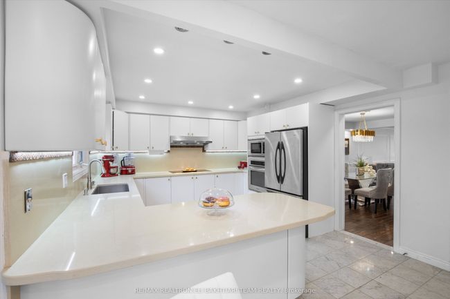 1 Bronte Rd, House other with 8 bedrooms, 6 bathrooms and 6 parking in Thornhill ON | Image 11