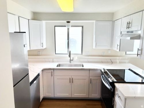 111 Center St, Clearfield, UT, 84015-1081 | Card Image