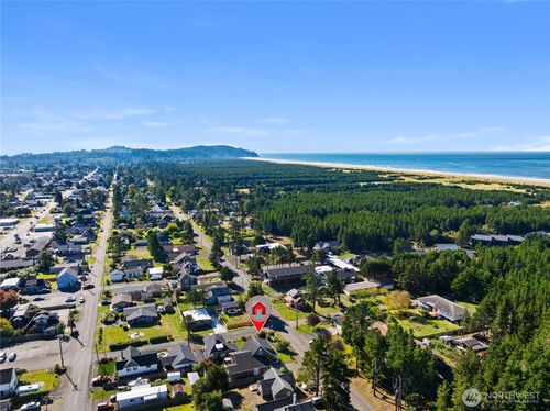 1512 Ocean Beach Blvd S, Long Beach, WA, 98631-3908 | Card Image