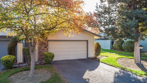 7117 W Cascade Dr, Boise, ID, 83704-8633 | Card Image