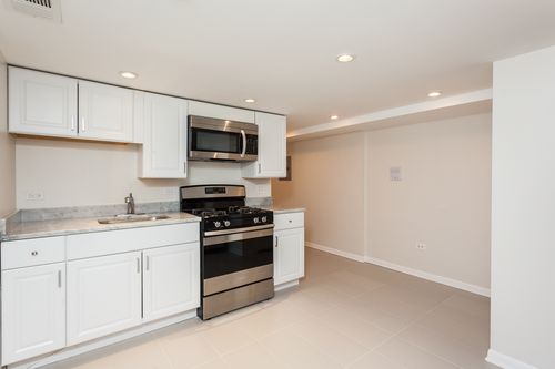 g-3604 W Roscoe St, Chicago, IL, 60618-5312 | Card Image