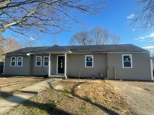 54 Ash St, Central Islip, NY, 11722-3828 | Card Image