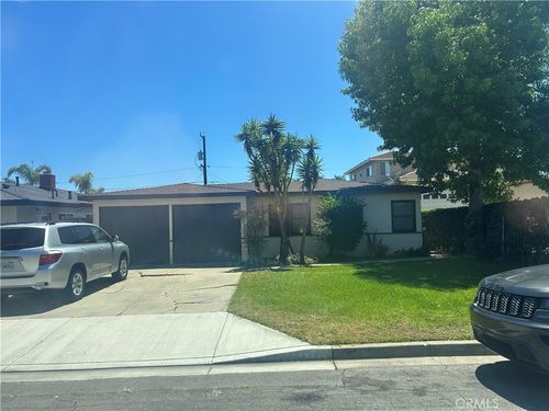 225 Knox St, Costa Mesa, CA, 92627-3743 | Card Image