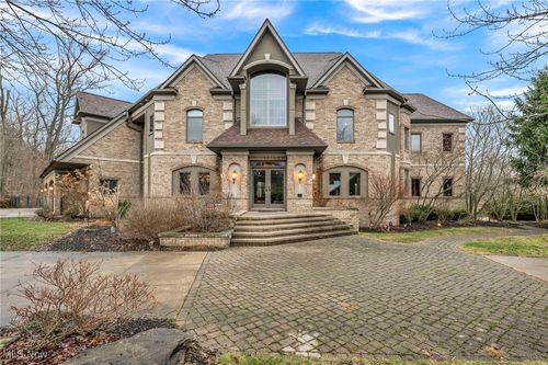 8560 Timber Trail, Brecksville, OH, 44141 | Card Image