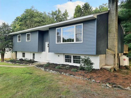 8 Jonathan Dr, Staatsburg, NY, 12580-6111 | Card Image