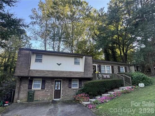 142 James St, Elkin, NC, 28621-3220 | Card Image