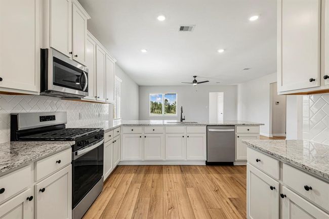15679 Honey Cove Dr, House other with 3 bedrooms, 2 bathrooms and 2 parking in Conroe TX | Image 6